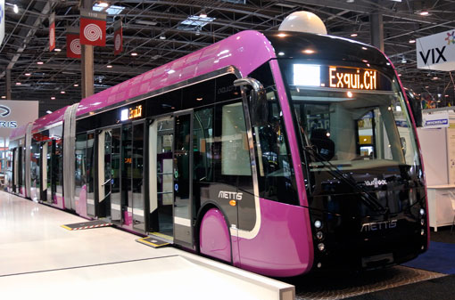 Samma bussmodell, designad för den franska staden Metz. Bilden är tagen på den franska mässan Transports Publics.